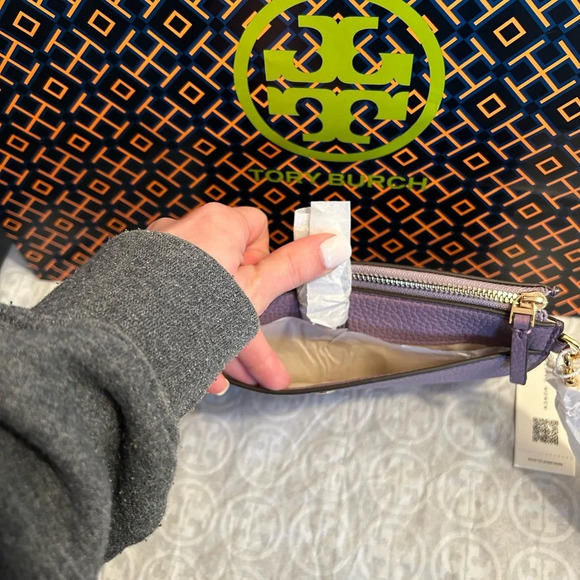 Tory Burch Chelsea Wristlet Bag Allium Gold Purple - Picture 8 of 10